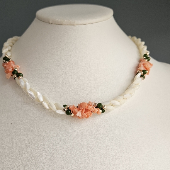 Twisted Mother of Pearl MOP Jade Pink Coral Beaded Vintage Necklace Barrel Clasp - Picture 3 of 11